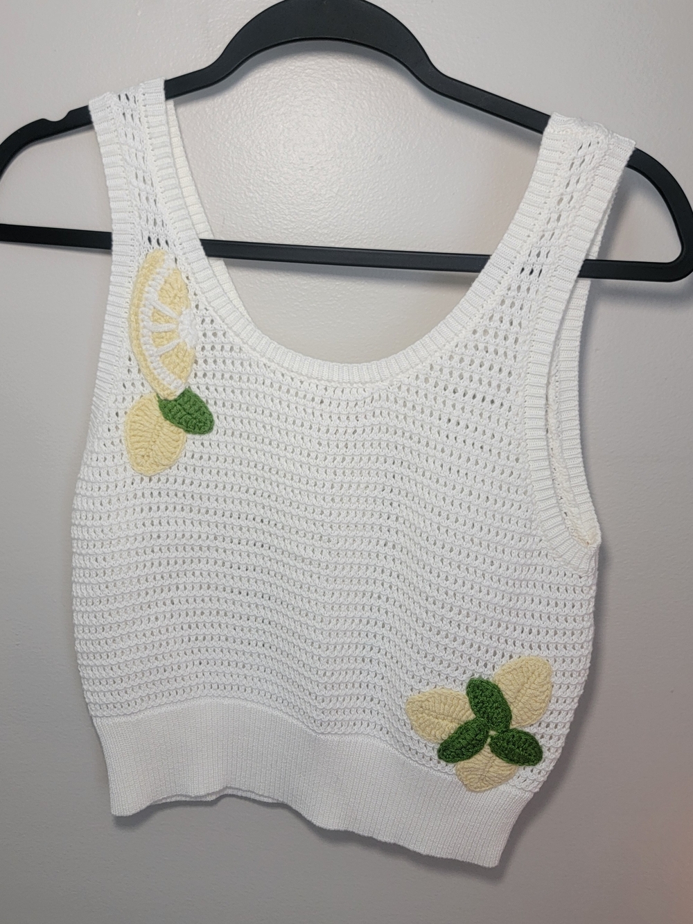 Skies Are Blue Brand White Crochet Tank Top with Lemon Appliqué Size xs